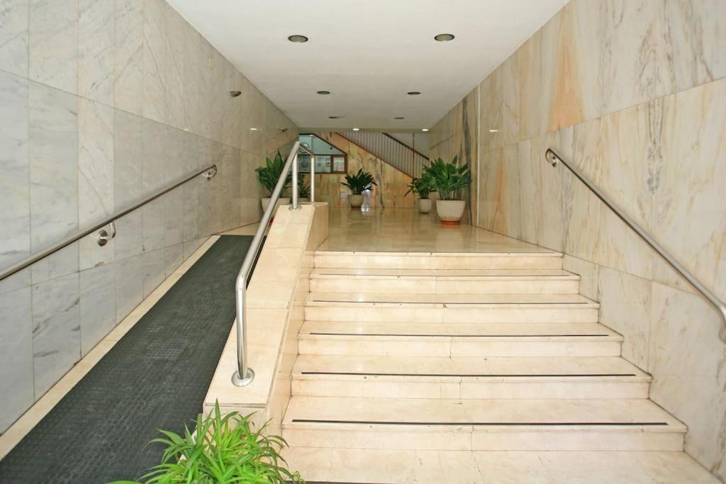 Piso En Calle Arabial 117 Junto A El Corte Ingles Granada
